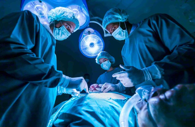 Você faria uma cirurgia com um mecânico?